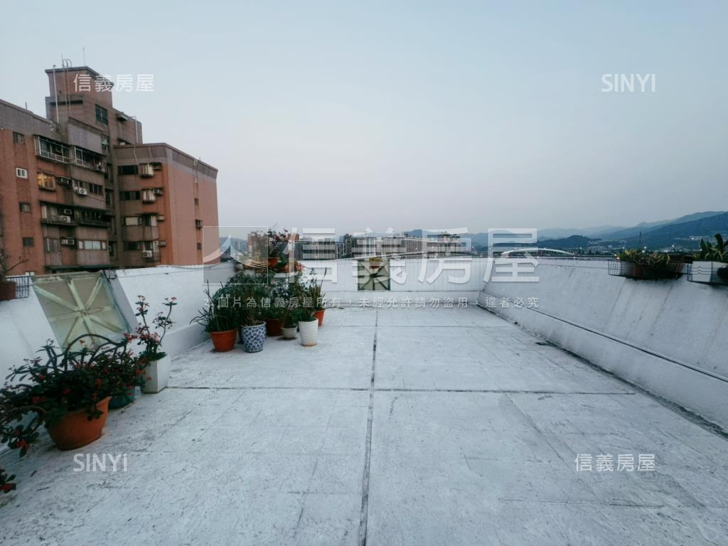 新和街電梯雙層大戶加車位房屋室內格局與周邊環境