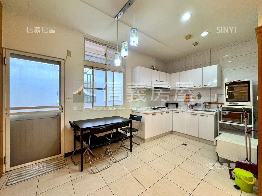 松竹商圈近捷運低總價２房房屋室內格局與周邊環境