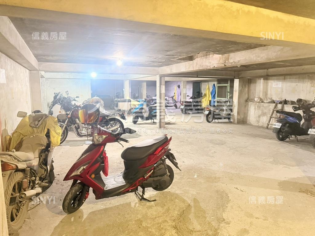重慶路‧環翠園邊間金店面房屋室內格局與周邊環境