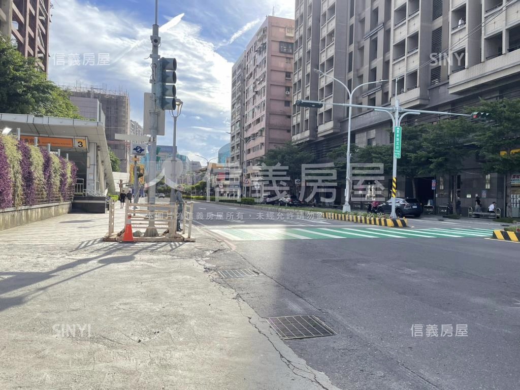 阿姆斯壯廠辦房屋室內格局與周邊環境