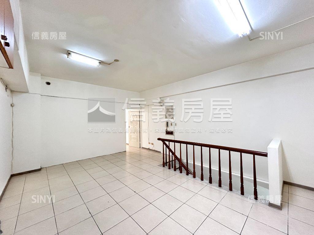 西區樓店！面寬約４．５米房屋室內格局與周邊環境