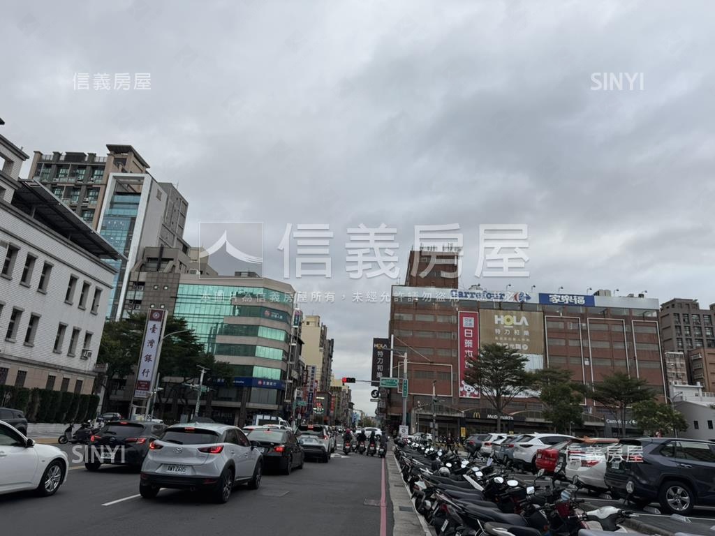 家樂福旁心鑽華堡房屋室內格局與周邊環境