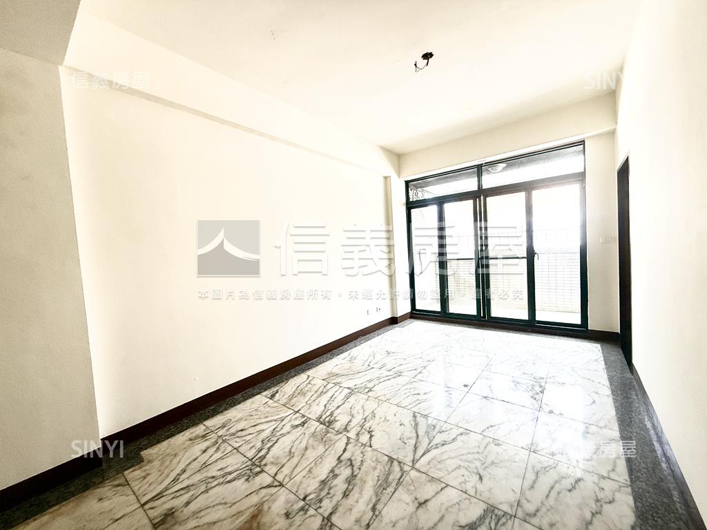 仁雄商圈經典車墅房屋室內格局與周邊環境