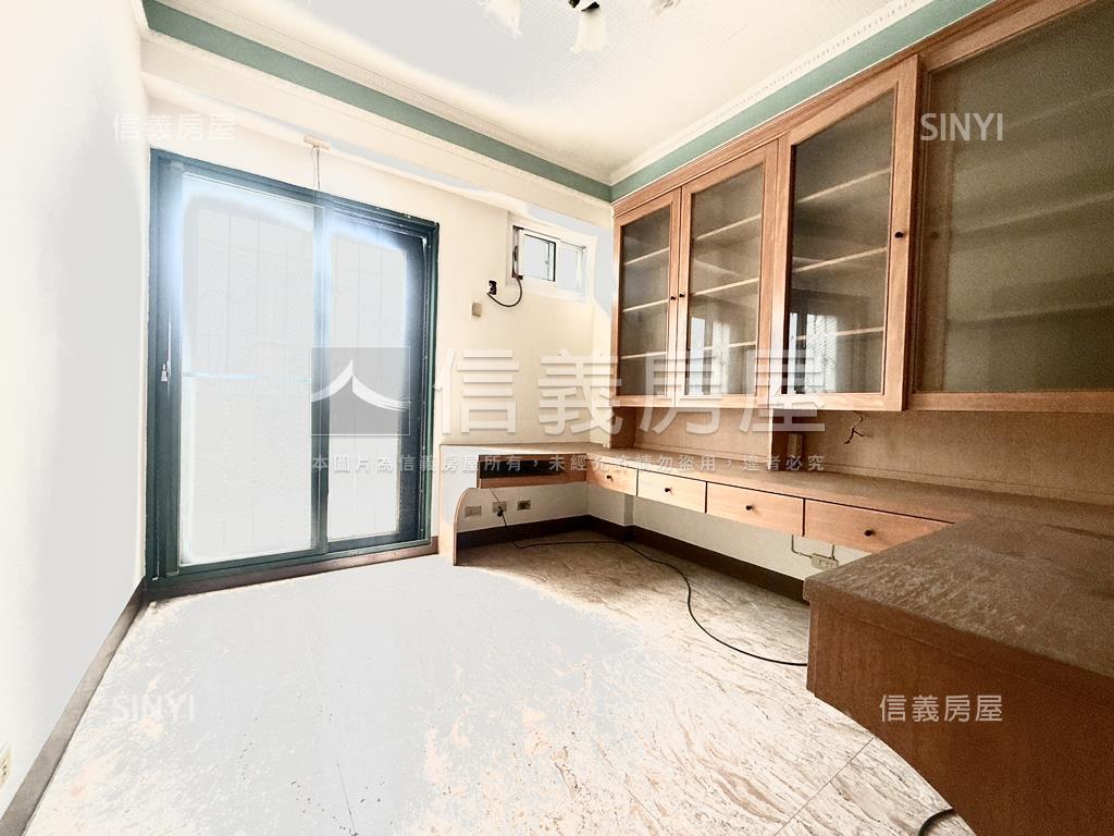 仁雄商圈經典車墅房屋室內格局與周邊環境