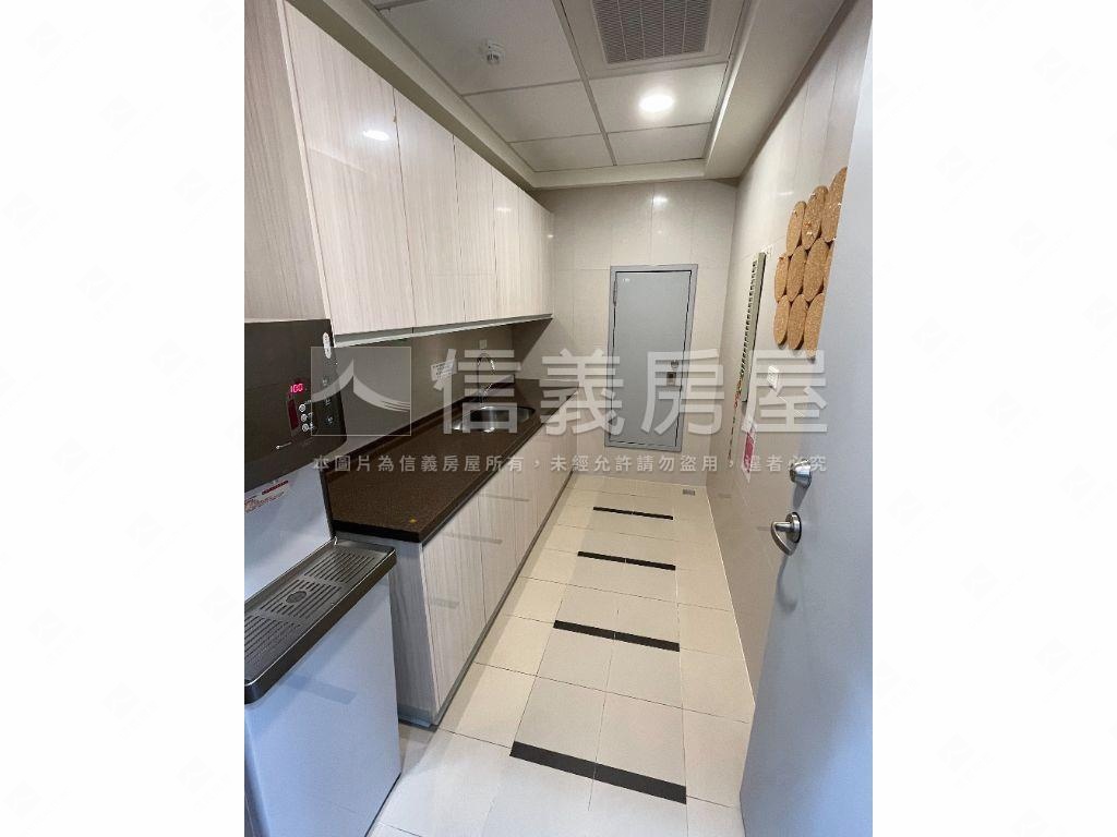 中壢東聯新世紀整層廠辦房屋室內格局與周邊環境