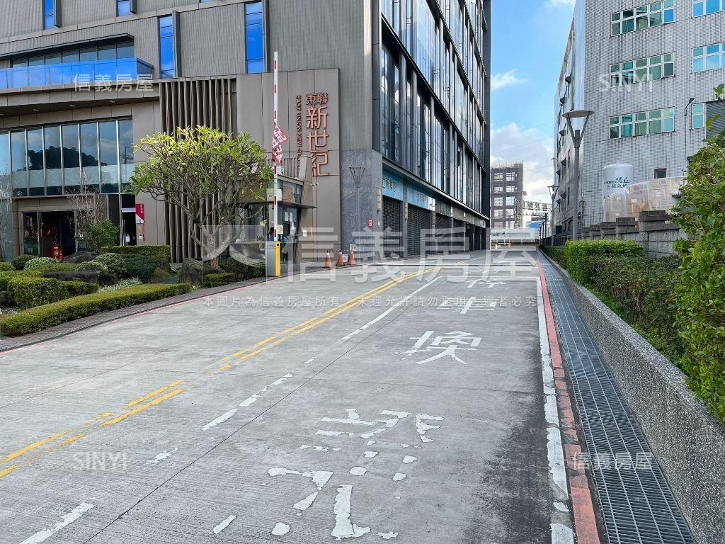 中壢東聯新世紀整層廠辦房屋室內格局與周邊環境