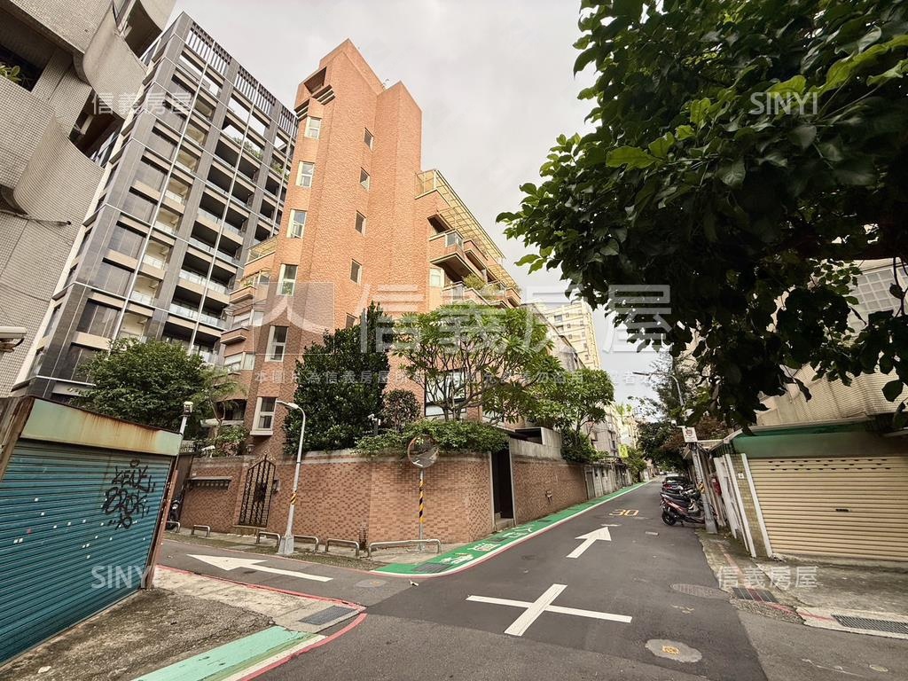 中正國中獨戶方正大空間房屋室內格局與周邊環境