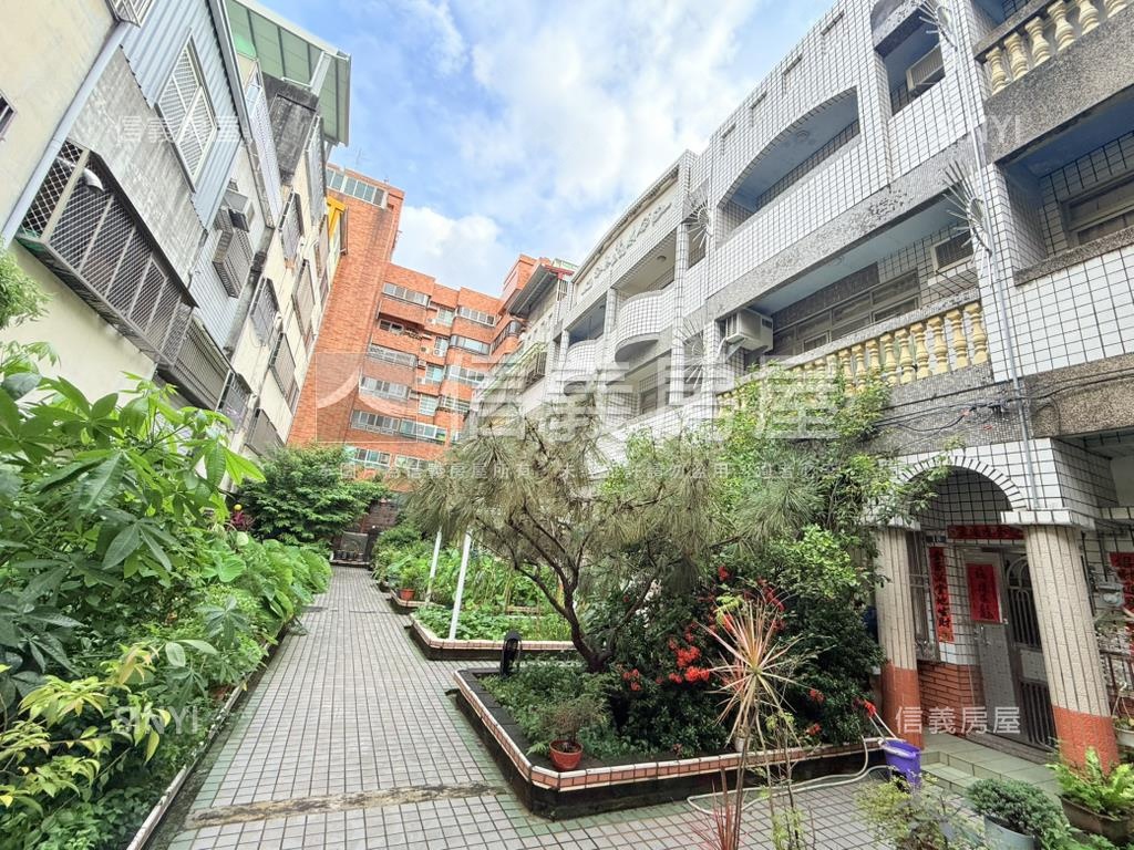 近北屯別墅有車位房屋室內格局與周邊環境