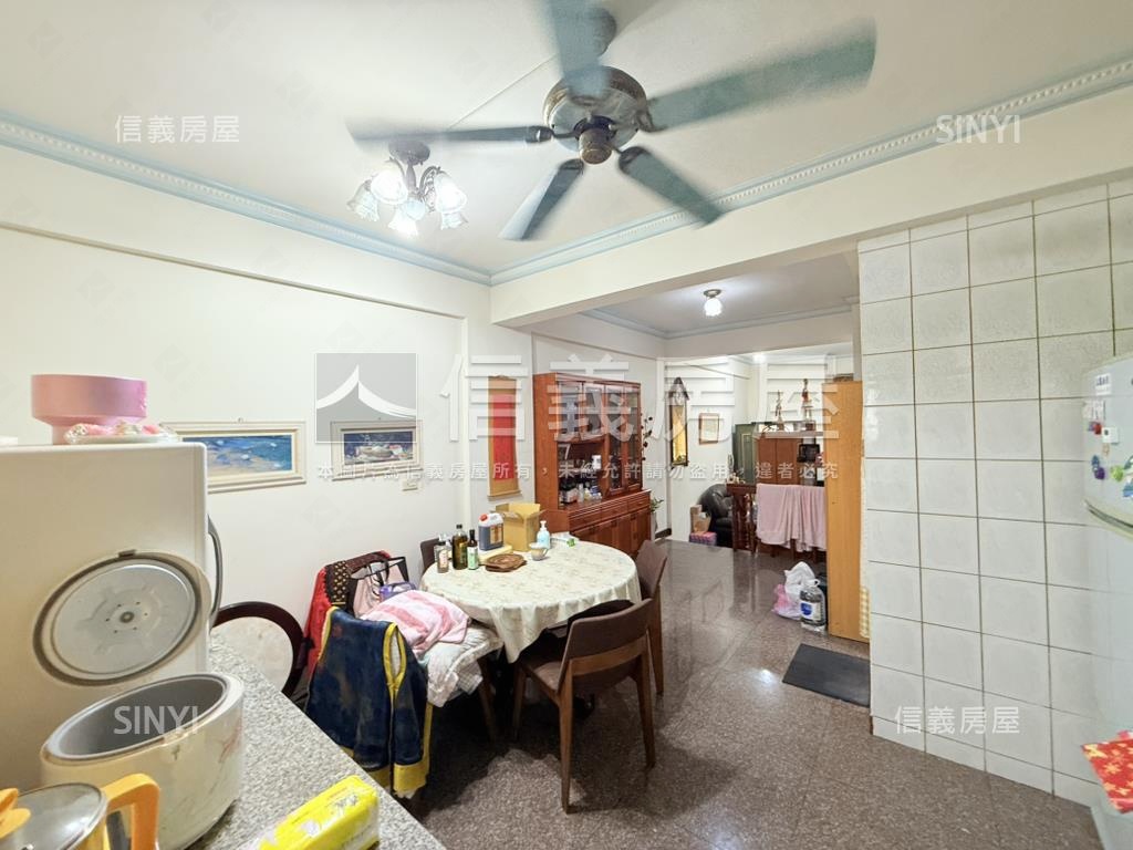 近北屯別墅有車位房屋室內格局與周邊環境