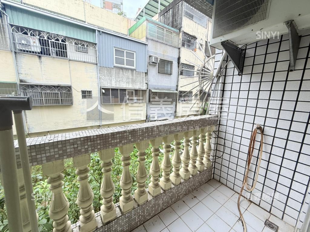 近北屯別墅有車位房屋室內格局與周邊環境