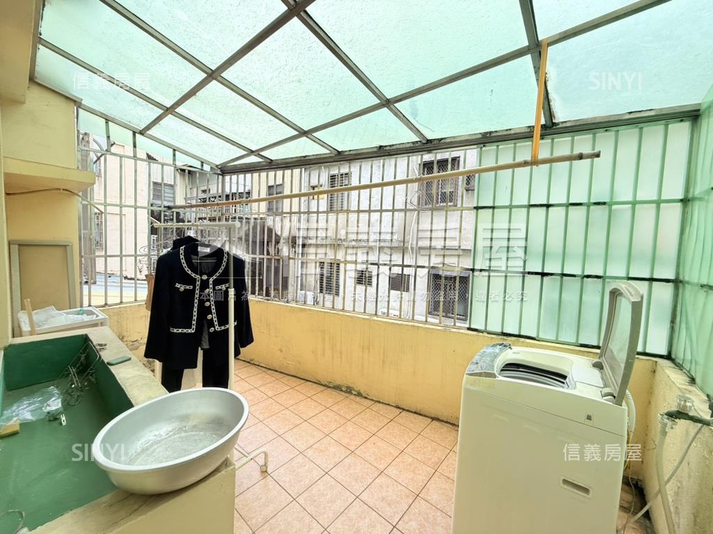 近北屯別墅有車位房屋室內格局與周邊環境