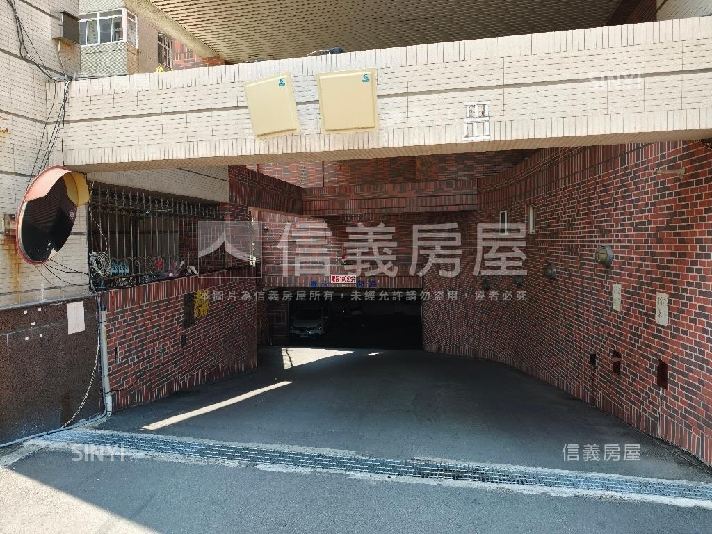 太普五甲第一四房雙平車房屋室內格局與周邊環境