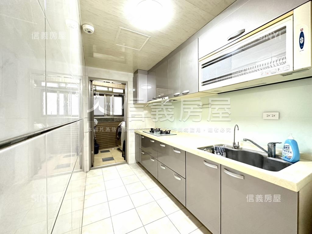 ☆碧潭☆精美電梯兩房車位房屋室內格局與周邊環境