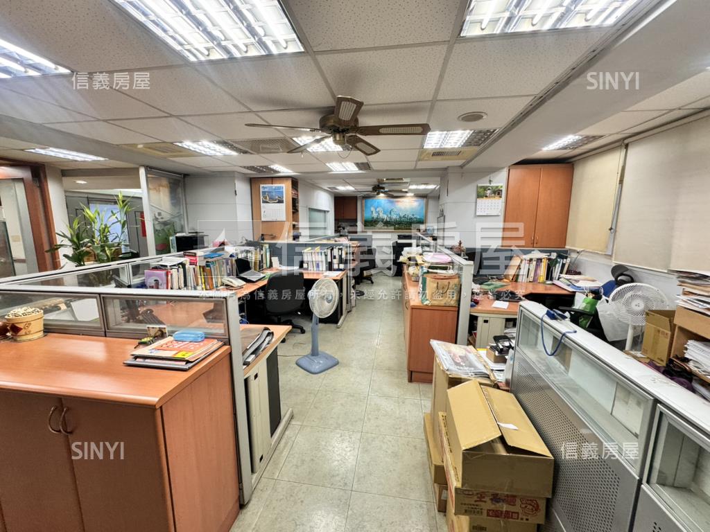 華仁長安商業電梯三房車位房屋室內格局與周邊環境