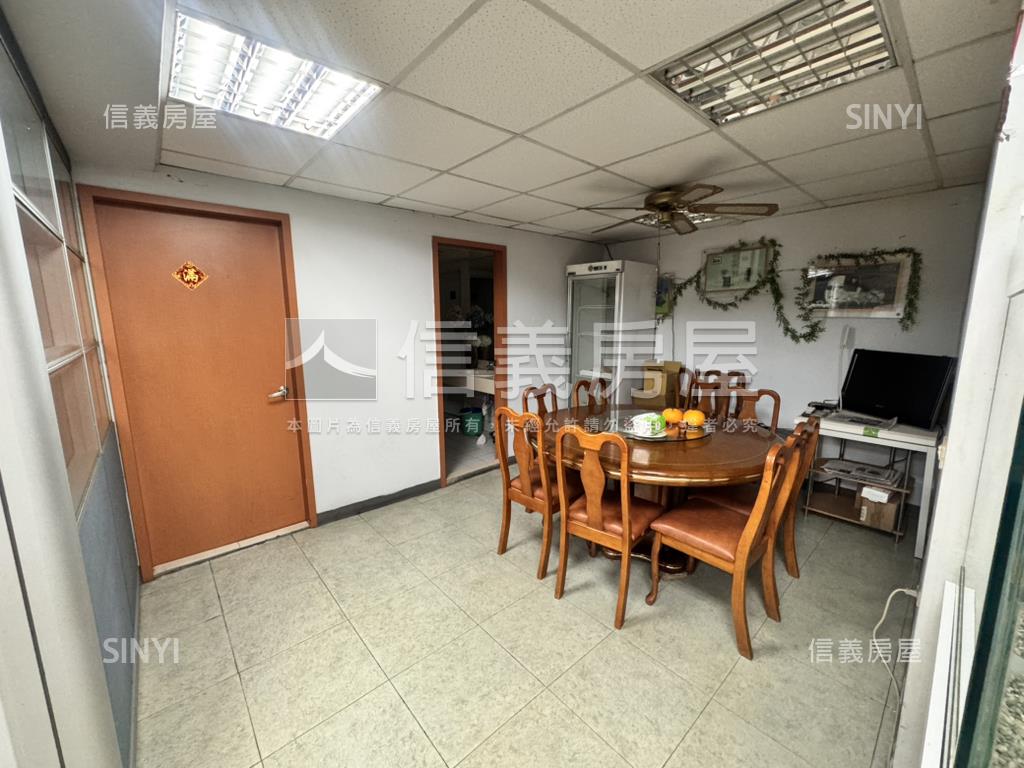 華仁長安商業電梯三房車位房屋室內格局與周邊環境