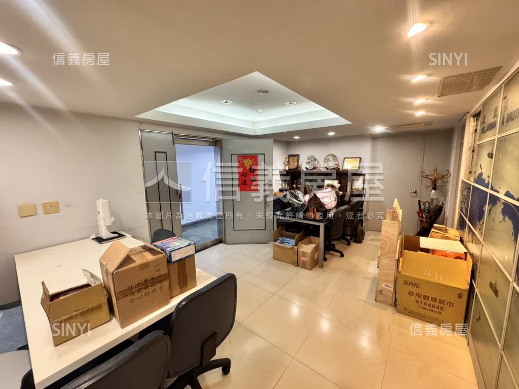 華仁長安商業電梯三房車位房屋室內格局與周邊環境