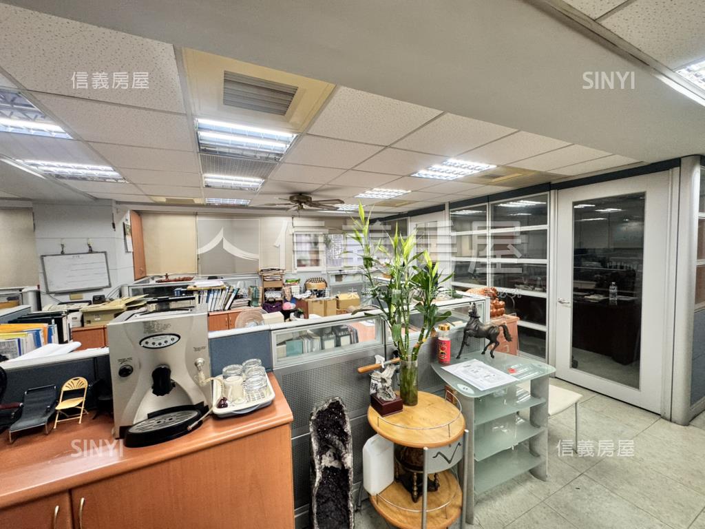 華仁長安商業電梯三房車位房屋室內格局與周邊環境