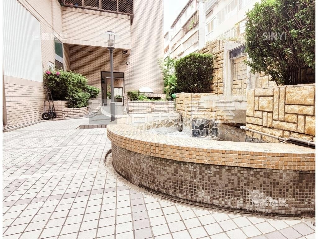 專任中國醫麗頓大三房平車房屋室內格局與周邊環境