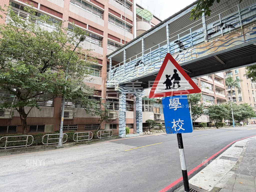 重慶特區公寓三房房屋室內格局與周邊環境