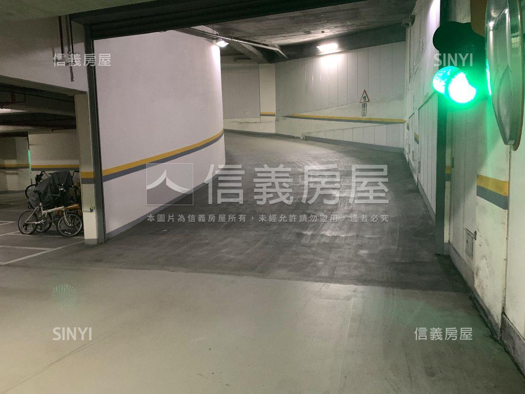 力麒藍調Ｂ２坡平車位房屋室內格局與周邊環境