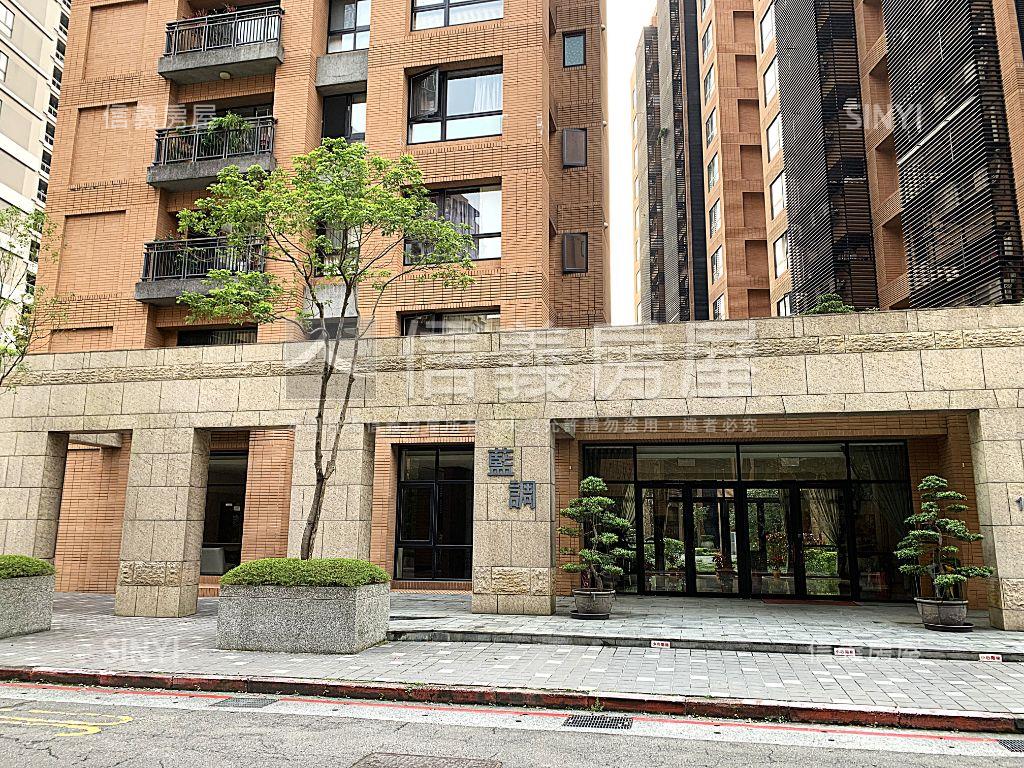 力麒藍調Ｂ２坡平車位房屋室內格局與周邊環境