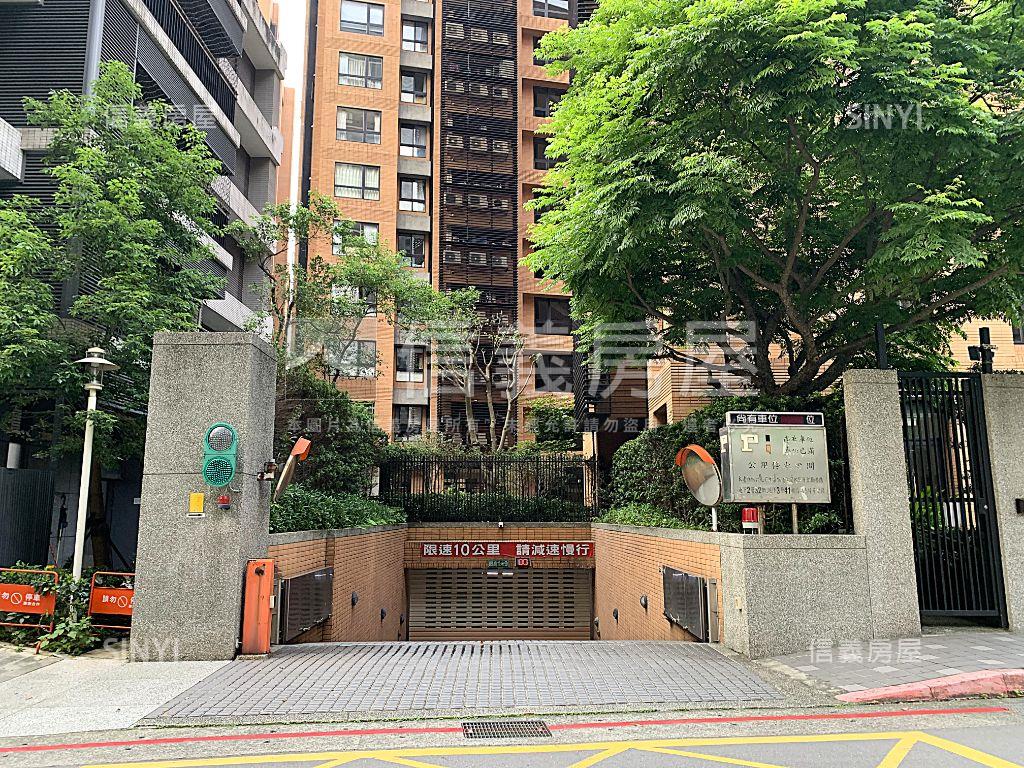 力麒藍調Ｂ２坡平車位房屋室內格局與周邊環境