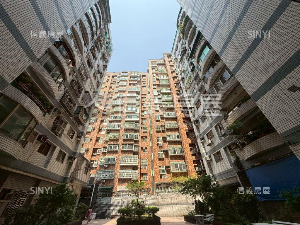 近捷運四房車位稀有釋出房屋室內格局與周邊環境