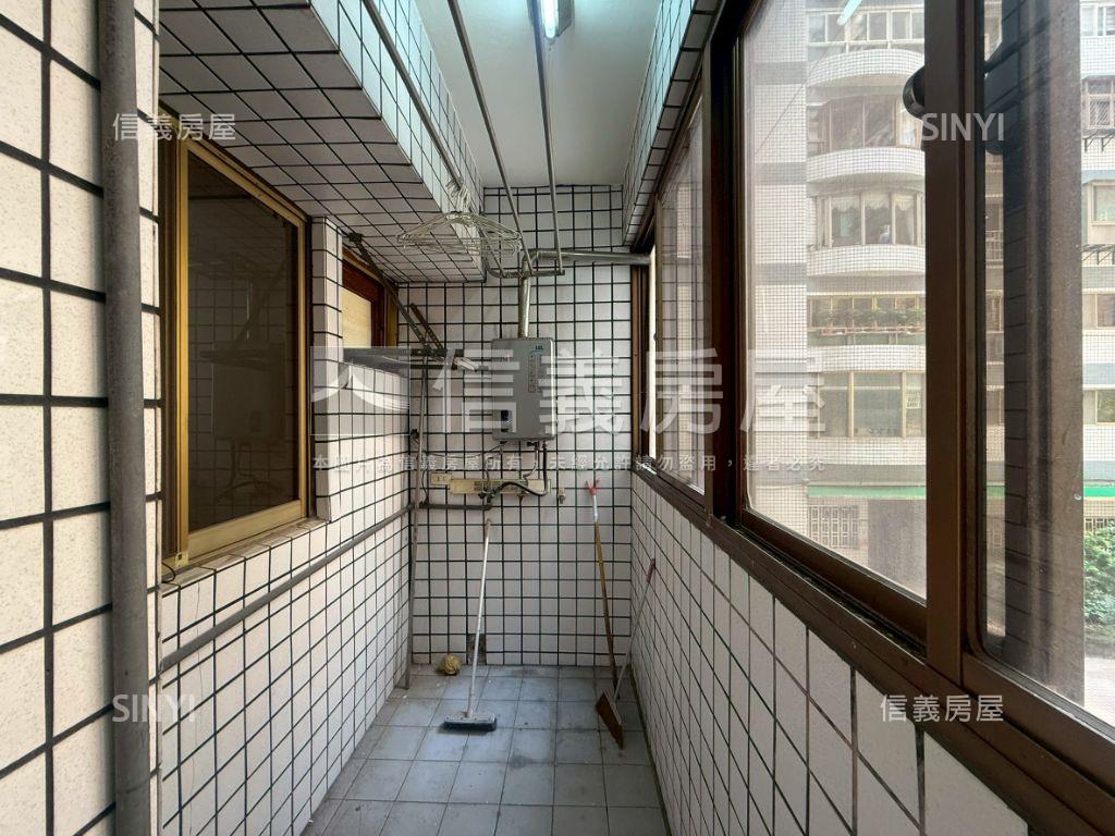 近捷運四房車位稀有釋出房屋室內格局與周邊環境