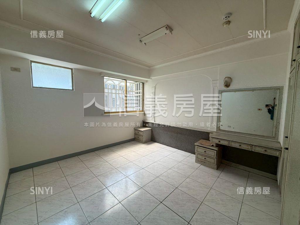 近捷運四房車位稀有釋出房屋室內格局與周邊環境