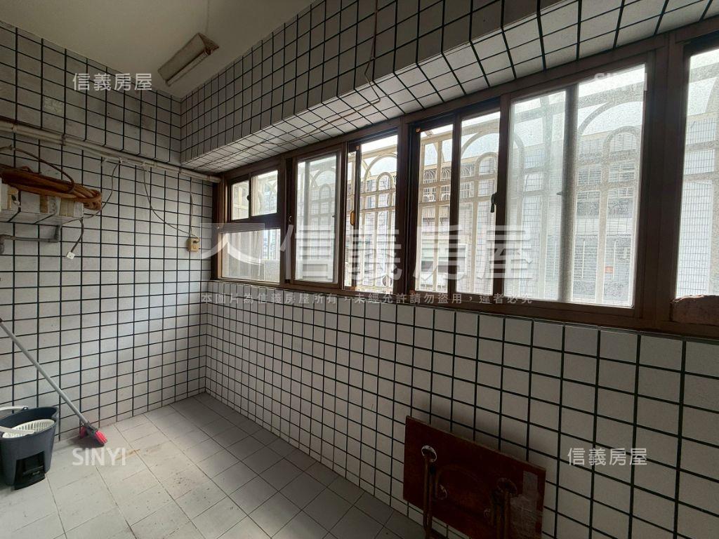 近捷運四房車位稀有釋出房屋室內格局與周邊環境