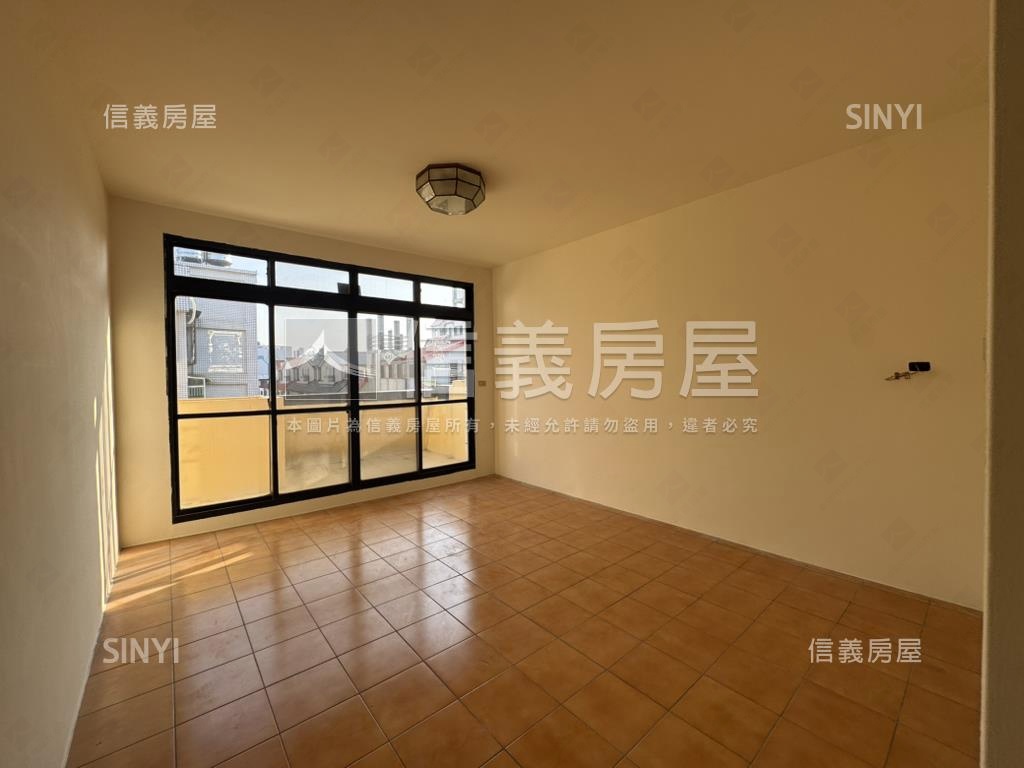 西屯臨路邊間透天房屋室內格局與周邊環境