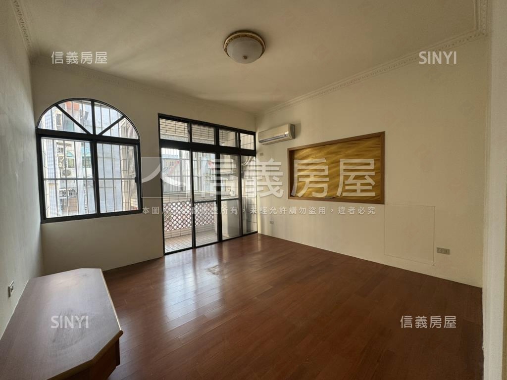 西屯臨路邊間透天房屋室內格局與周邊環境