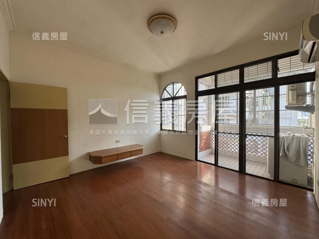西屯臨路邊間透天房屋室內格局與周邊環境