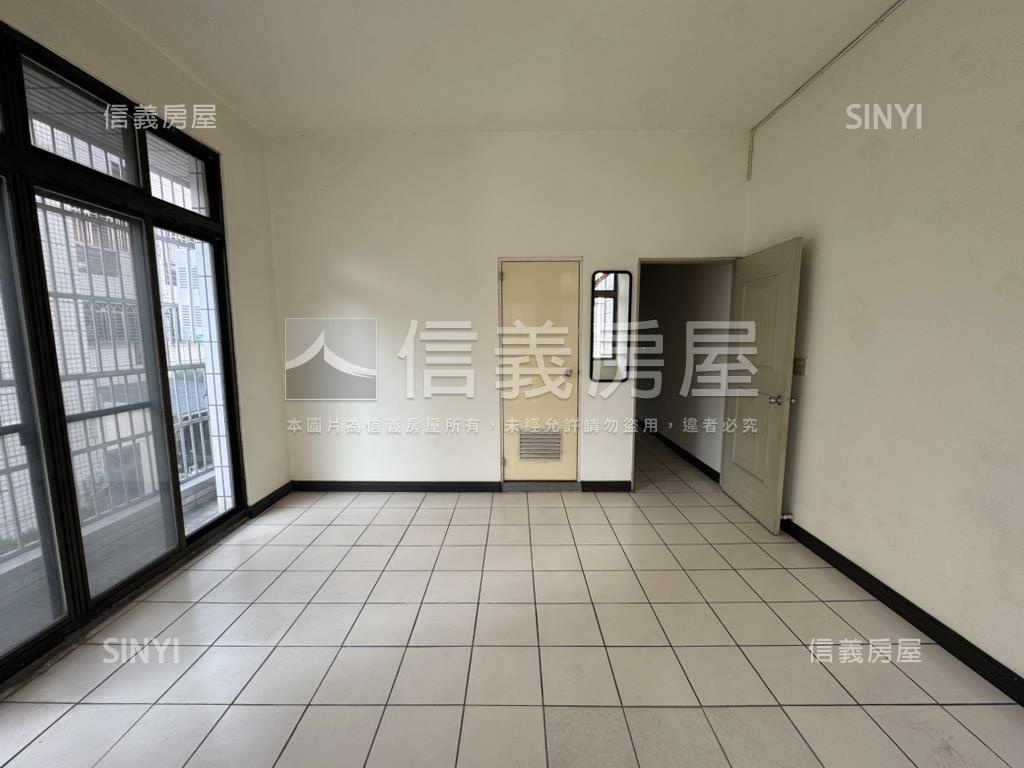 西屯臨路邊間透天房屋室內格局與周邊環境