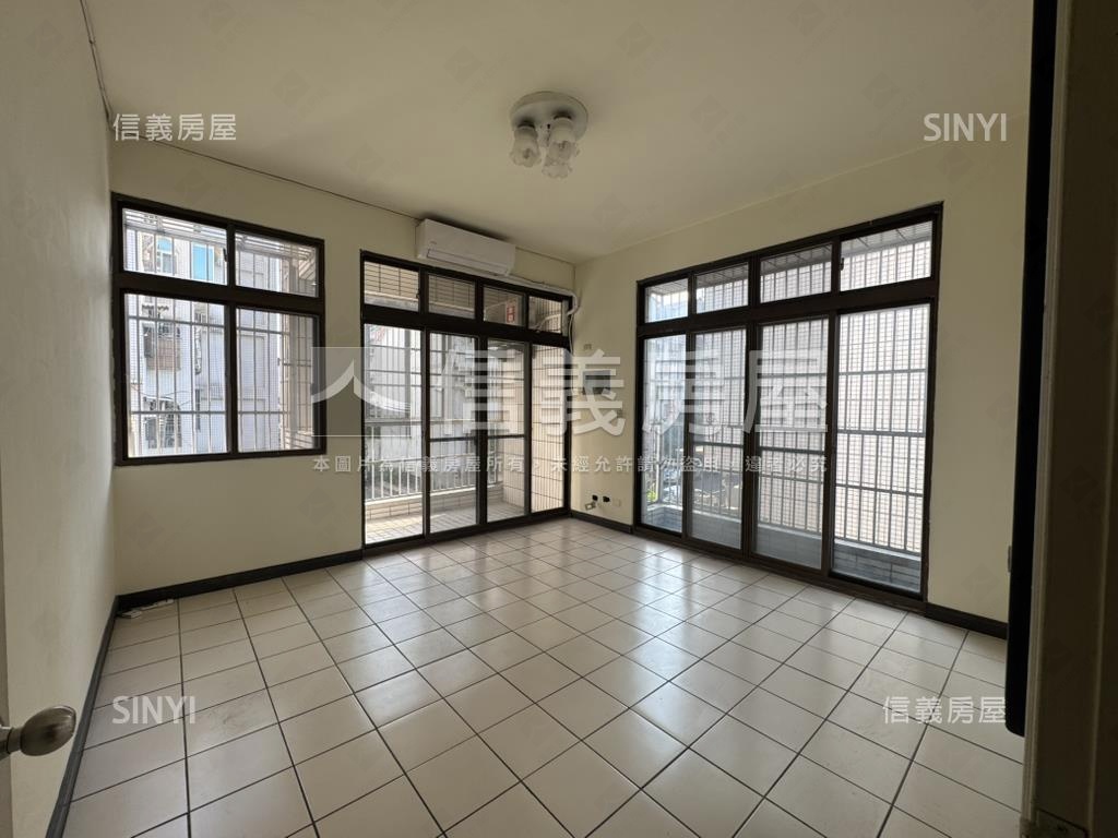 西屯臨路邊間透天房屋室內格局與周邊環境