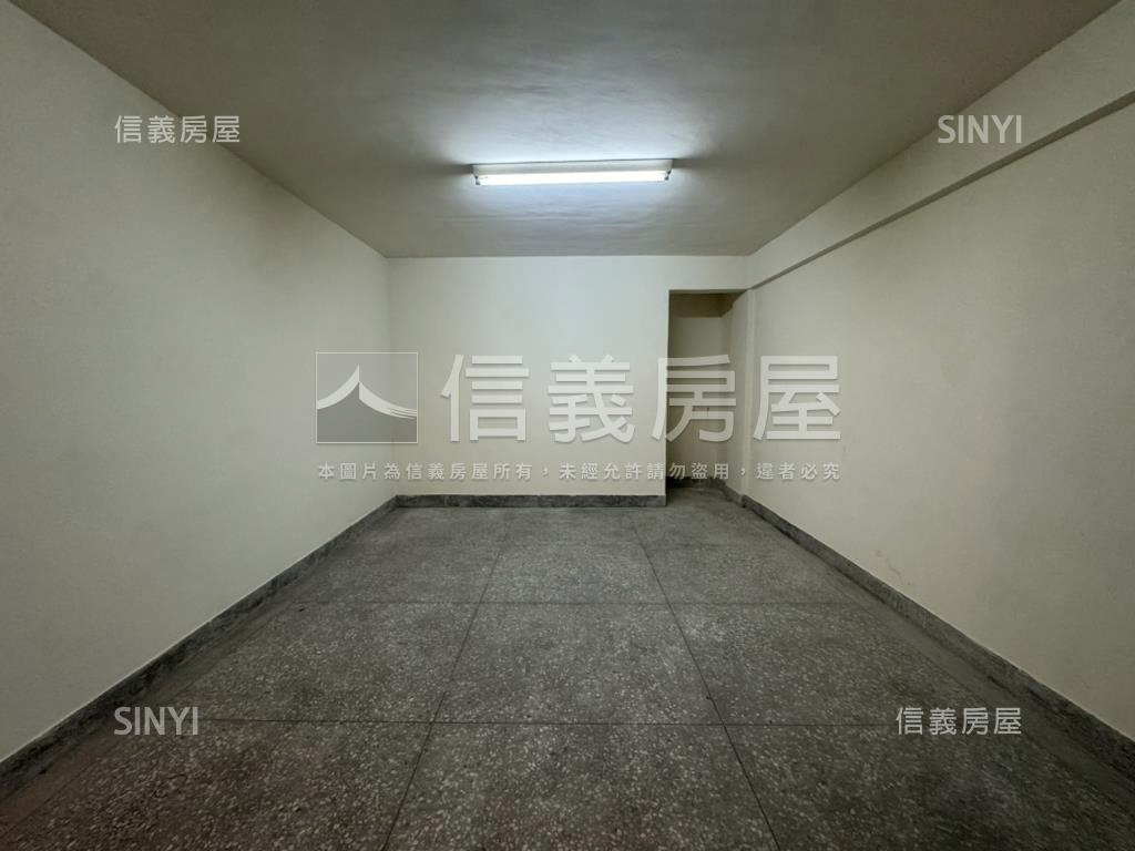 西屯臨路邊間透天房屋室內格局與周邊環境