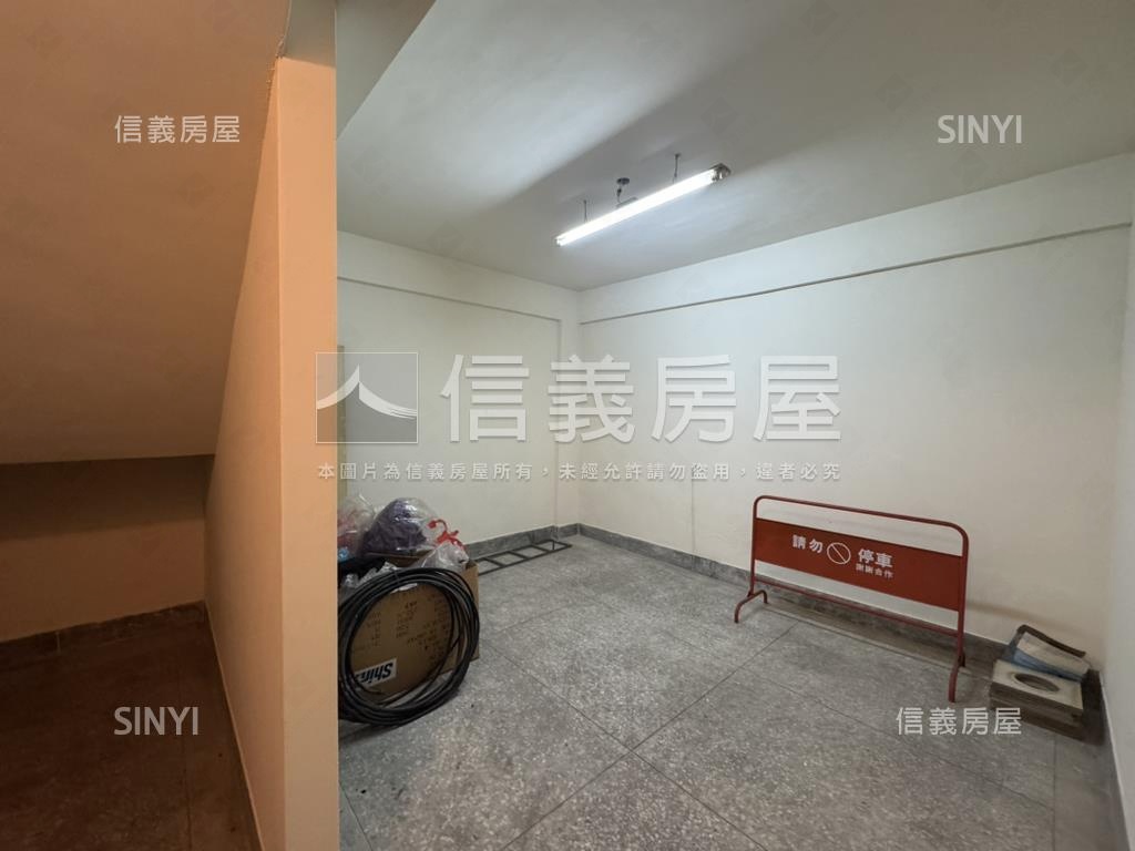 西屯臨路邊間透天房屋室內格局與周邊環境