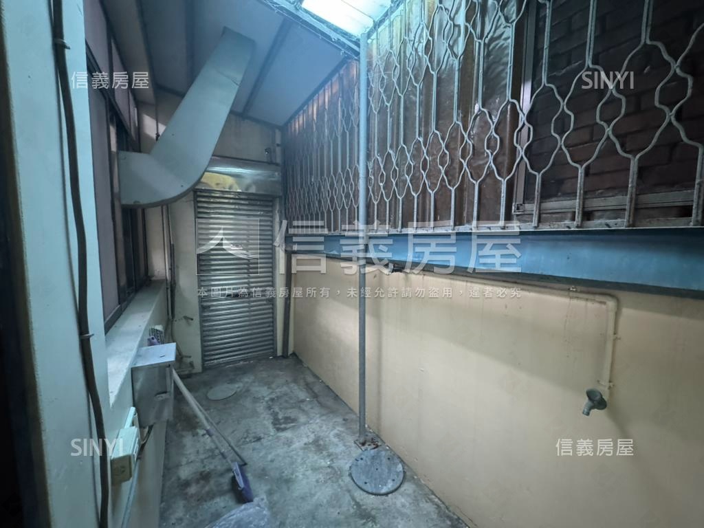 西屯臨路邊間透天房屋室內格局與周邊環境