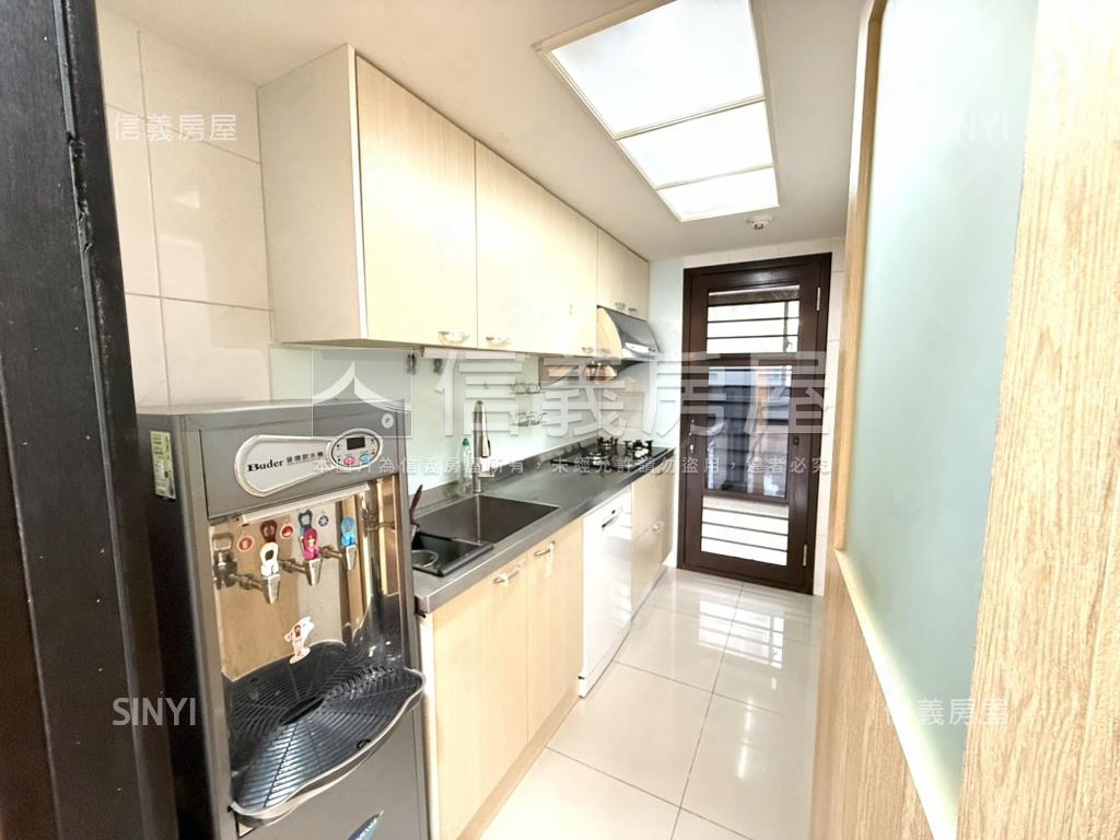 鴻築新願優質三房車位房屋室內格局與周邊環境