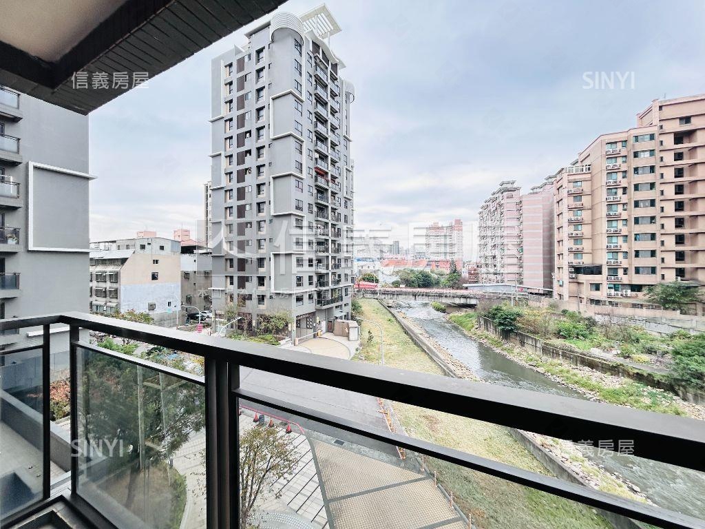 鴻築新願優質三房車位房屋室內格局與周邊環境