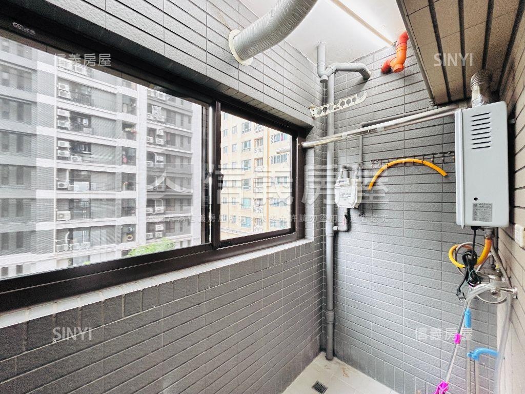 鴻築新願優質三房車位房屋室內格局與周邊環境