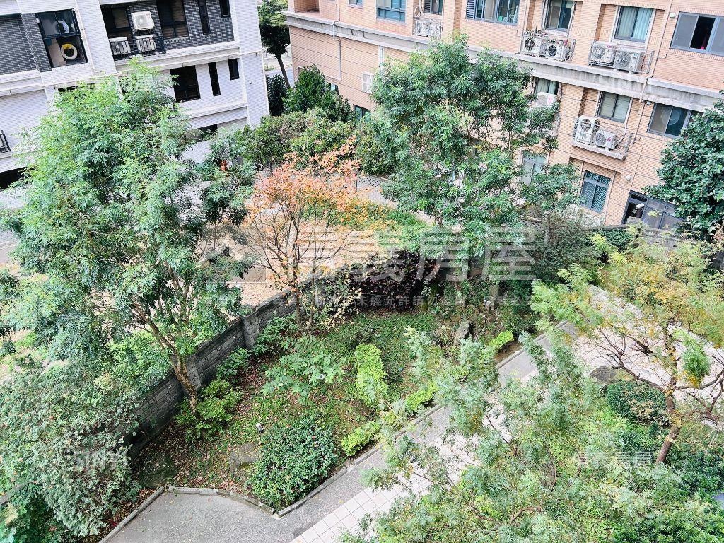 鴻築新願優質三房車位房屋室內格局與周邊環境