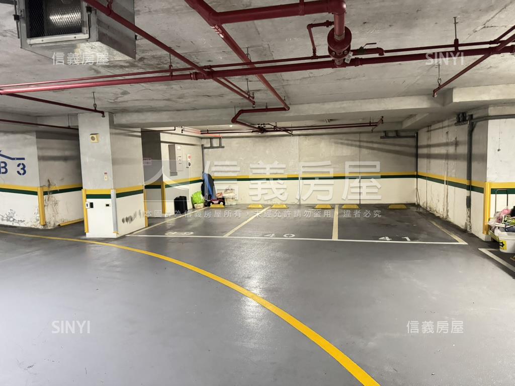 Ｗ１１０光南坡平車位房屋室內格局與周邊環境