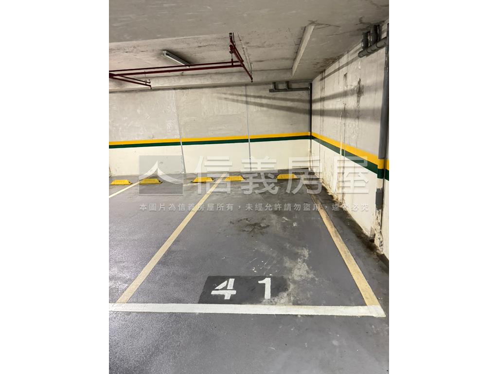 Ｗ１１０光南坡平車位房屋室內格局與周邊環境