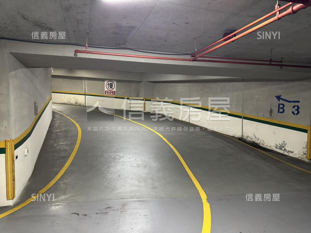 Ｗ１１０光南坡平車位房屋室內格局與周邊環境