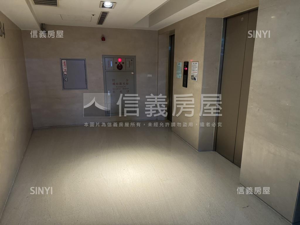 Ｗ１１０光南坡平車位房屋室內格局與周邊環境