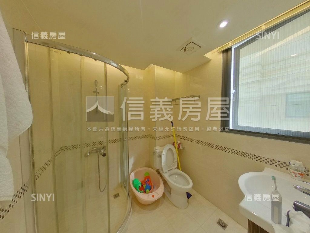 高鐵區威尼斯人電梯豪墅房屋室內格局與周邊環境