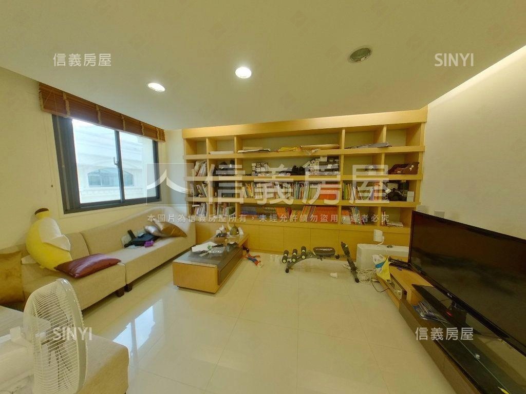 高鐵區威尼斯人電梯豪墅房屋室內格局與周邊環境