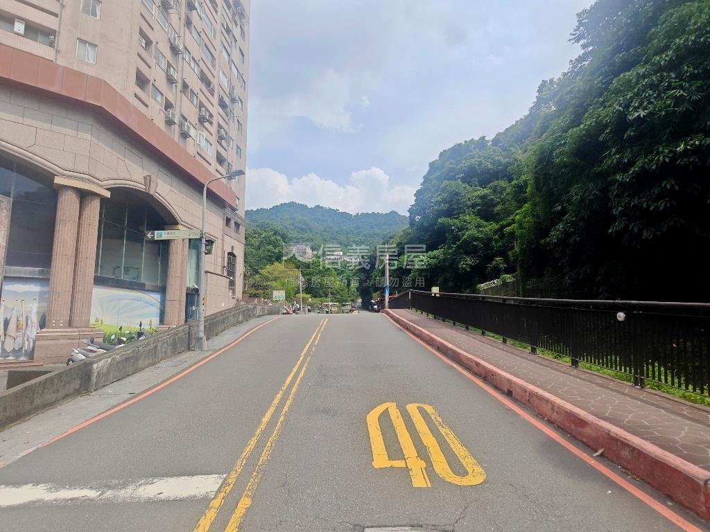 面１０１景觀大樓房屋室內格局與周邊環境