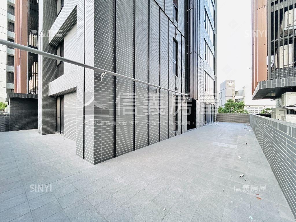 昭揚天御露台３房雙車位房屋室內格局與周邊環境